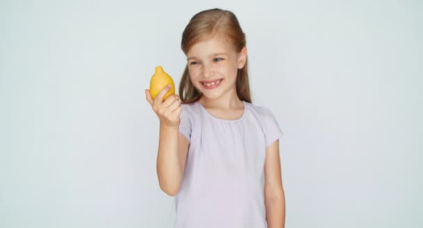 Girl considering a lemon. Thumb up. Ok. Girl laughing at camera — Αρχείο Βίντεο