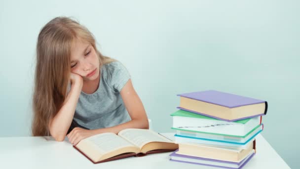 Child wants to sleep but not to study — Stockvideo