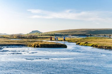 Çin'de binicilik gün batımı / / / alınan Ekim, 2017, nehre koşma