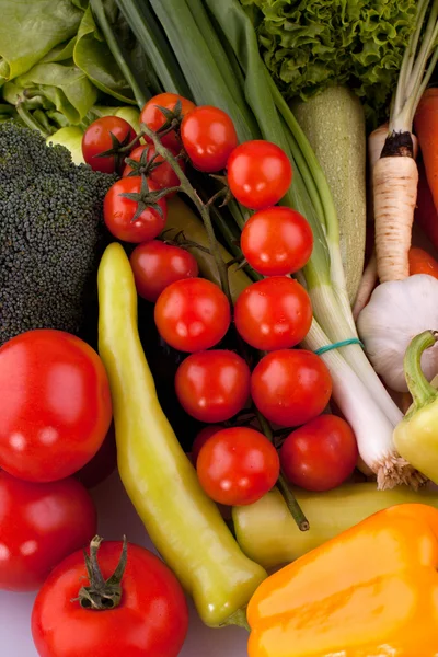 Cherry tomatoes with other vegetables — Stock fotografie