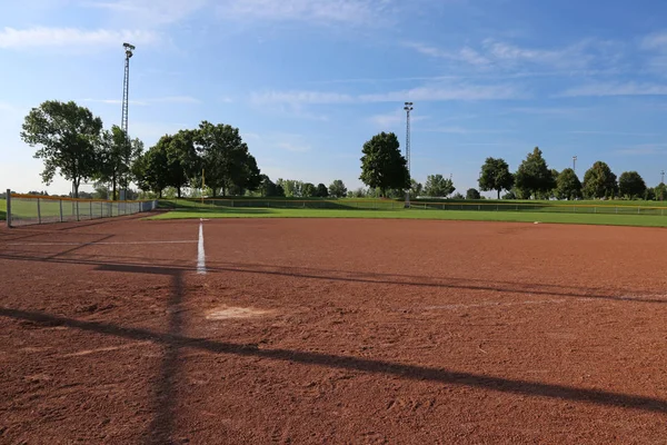 Låg vinkel Softball området — Stockfoto