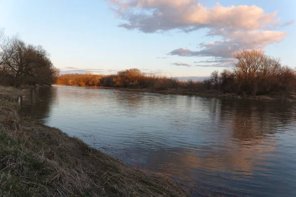 Gran Río Atardecer Principios Primavera Disparo Waterloo Ontario Canadá — Foto de Stock