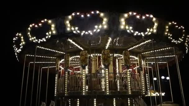 Concelho feira feira alegre-go-round à noite — Vídeo de Stock