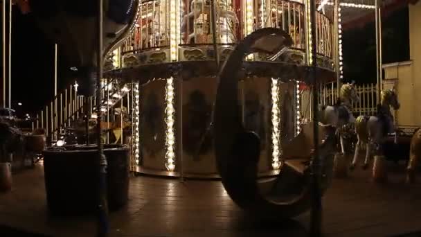 Concelho feira feira alegre-go-round à noite — Vídeo de Stock