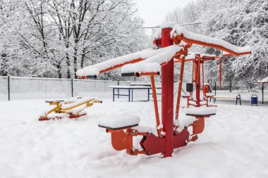 Eğitim ile açık egzersiz spor vites kışın