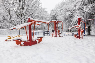 Eğitim ile açık egzersiz spor vites kışın