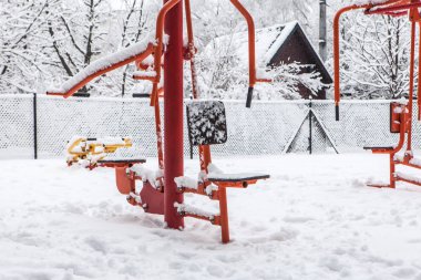 Eğitim ile açık egzersiz spor vites kışın