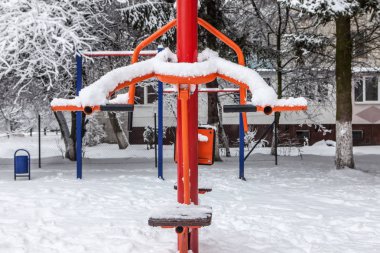 Eğitim ile açık egzersiz spor vites kışın