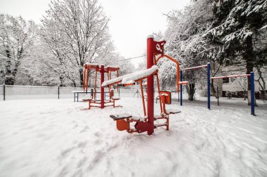 Eğitim ile açık egzersiz spor vites kışın