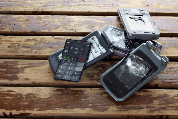 Broken Mobile Phones — Stock Photo, Image