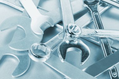 bir somun anahtarları