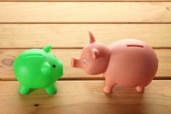 Sparschweine aus Plastik — Stockfoto