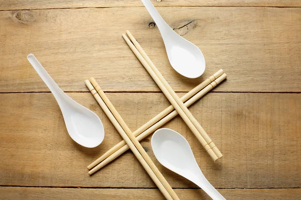 Chopsticks e colheres — Fotografia de Stock