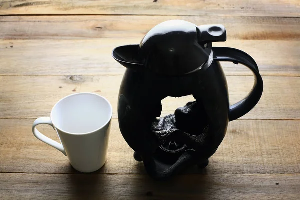 Black Broken Kettle — Stock Photo, Image