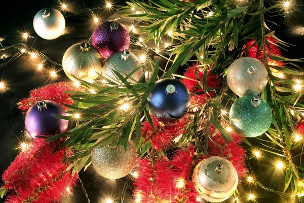 Baubles di Natale e Bottiglia — Foto Stock