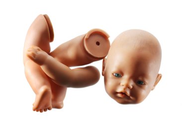 Tahta Arkaplanda Kırık Bebek