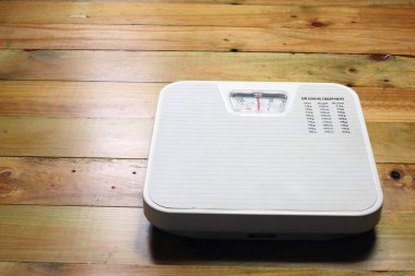 Tahta Arkaplan 'da Banyo Ölçeği