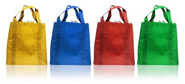 Beyaz arkaplanda alışveriş torbaları