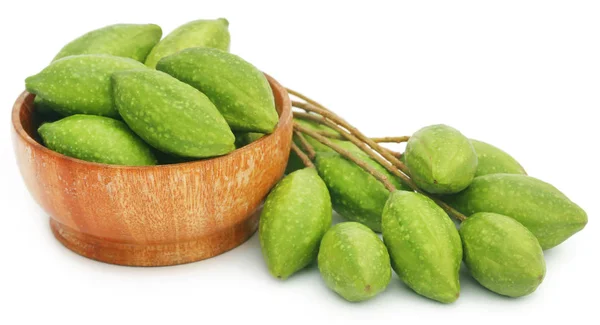 Čerstvé zelené léčivé haritaki ovoce — Stock fotografie