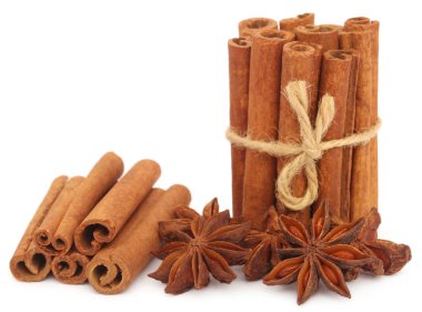 Yıldız anason ile aromatik biraz tarçın