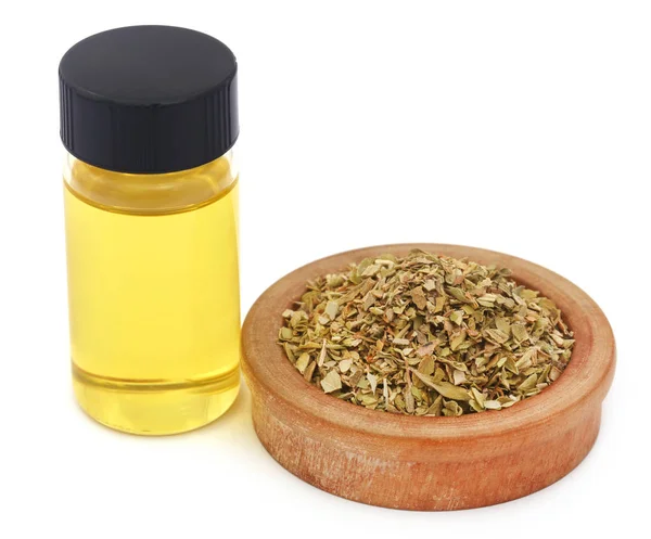 Dry oregano with essential oil — Stock Photo, Image