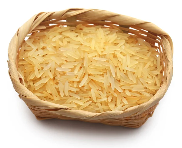 Basmati pirinç bir kase beyaz arka plan üzerinde — Stok fotoğraf
