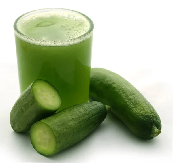 Färsk juice av grön gurka — Stockfoto