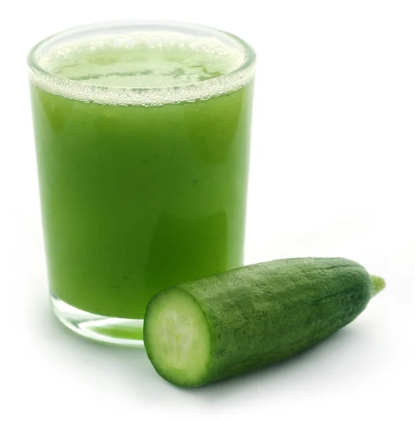 Succo fresco di cetriolo verde — Foto Stock