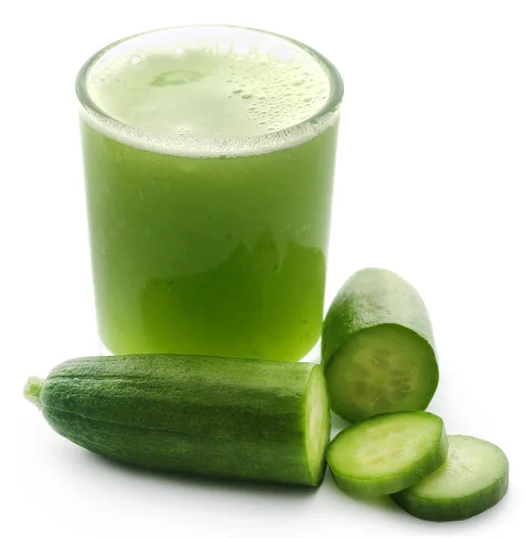 Succo fresco di cetriolo verde — Foto Stock