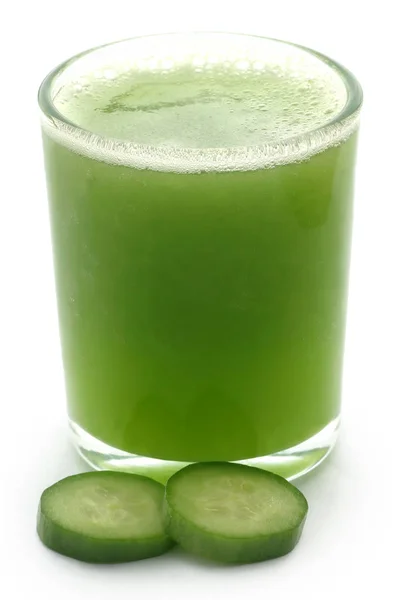 Succo fresco di cetriolo verde — Foto Stock