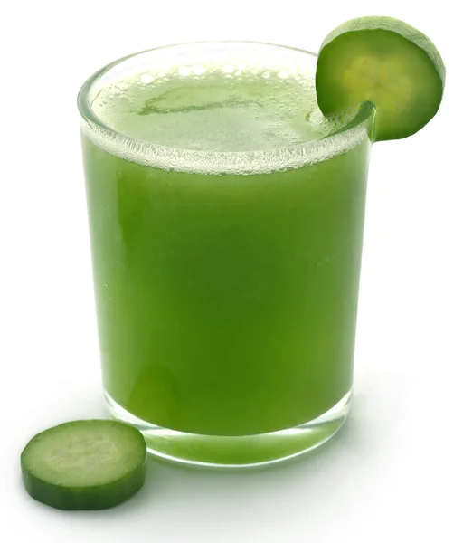 Świeży sok z zielonych ogórków — Zdjęcie stockowe