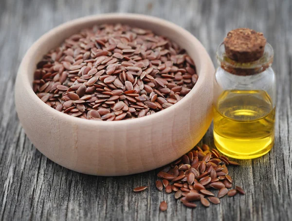 Flax seeds with oil — Stock Photo, Image