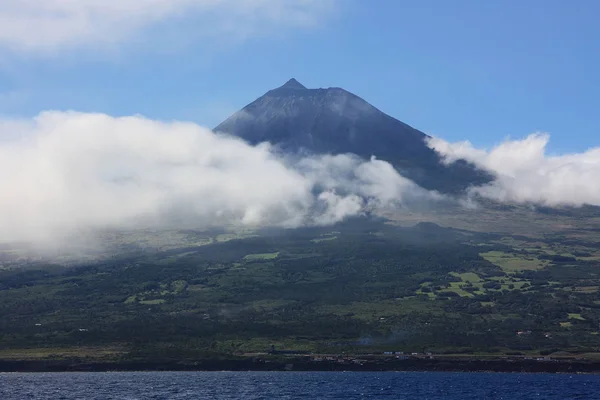Volcan Ponta do Pico, la plus haute montagne du Portugal, les Açores — Photo
