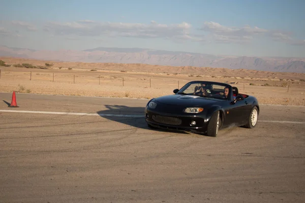 Carros Pista Corrida Nas Estradas Deserto — Fotografia de Stock