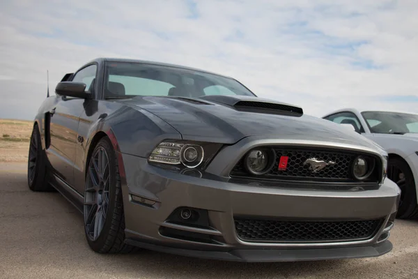 Ford Mustang Het Circuit Wegen Van Woestijn — Stockfoto