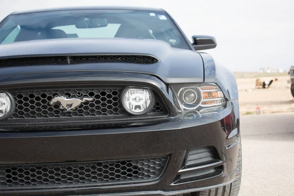 Ford Mustang Sur Circuit Sur Les Routes Désert — Photo