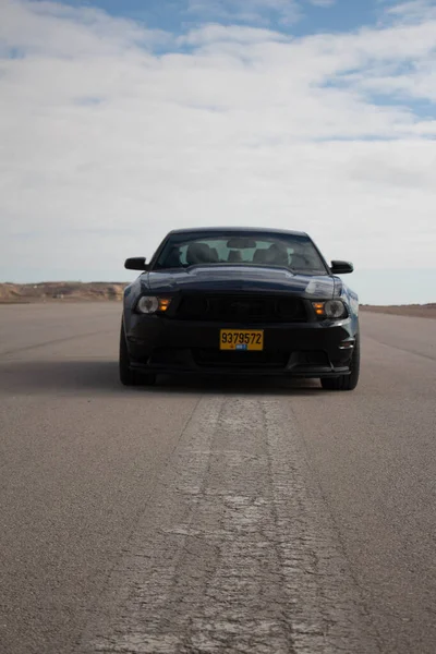Ford Mustang Pista Corrida Nas Estradas Deserto — Fotografia de Stock