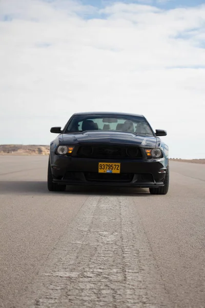 Ford Mustang Pista Corrida Nas Estradas Deserto — Fotografia de Stock