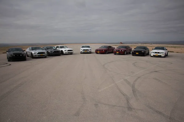 Машини Гоночній Трасі Дорогах Пустелі — стокове фото