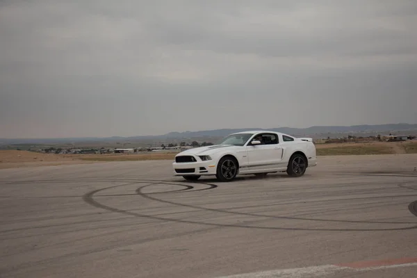 Carros Pista Corrida Nas Estradas Deserto — Fotografia de Stock