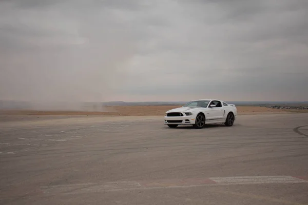 Carros Pista Corrida Nas Estradas Deserto — Fotografia de Stock