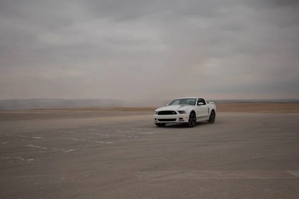 Carros Pista Corrida Nas Estradas Deserto — Fotografia de Stock