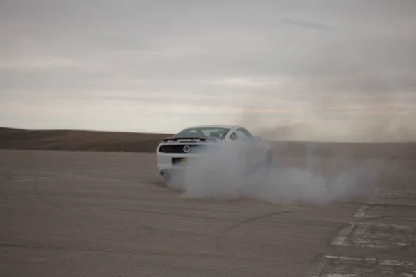 Carros Pista Corrida Nas Estradas Deserto — Fotografia de Stock