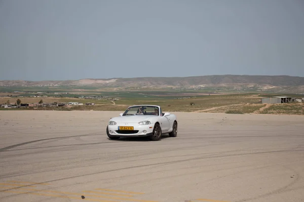 Carros Pista Corrida Nas Estradas Deserto — Fotografia de Stock