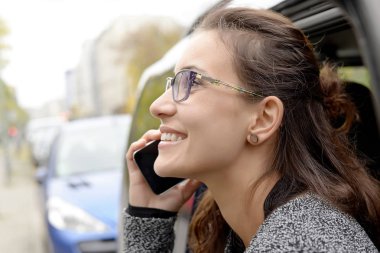 iş kadını ile smartphone