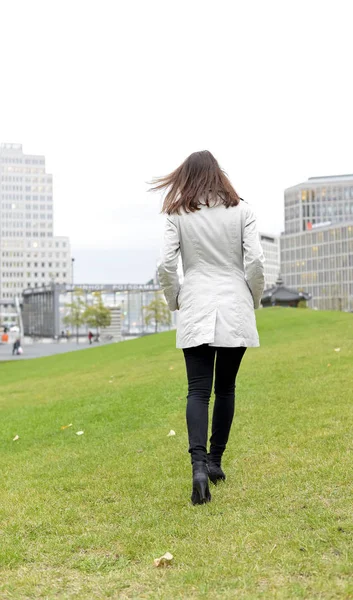 Businesswoman in the city — Stock Photo, Image