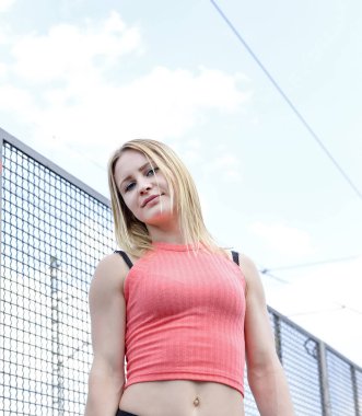 Güzel sarışın kadın.