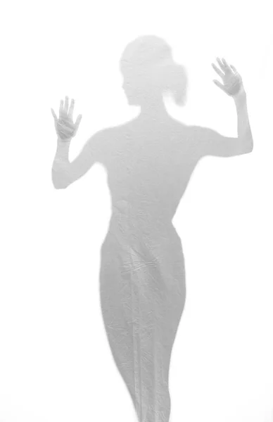 Mujer detrás de papel de aluminio — Foto de Stock