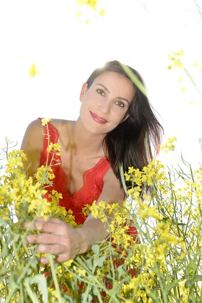 Happy Young Woman Rape Field — Stock Photo, Image