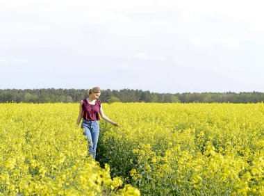 rüya gibi genç kadın tecavüz alanındaki